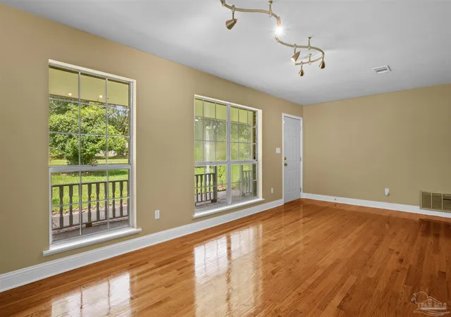 Photo 4 of Single family home for sale at 3231 Dunaway Ln, Pensacola, FL 32526 | MLS# 687980 | Listing updated on 2026-09-17