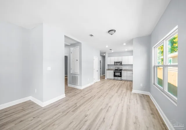 2nd image of 2318 W Lakeview Ave, Pensacola, FL 32505 | MLS# 639648