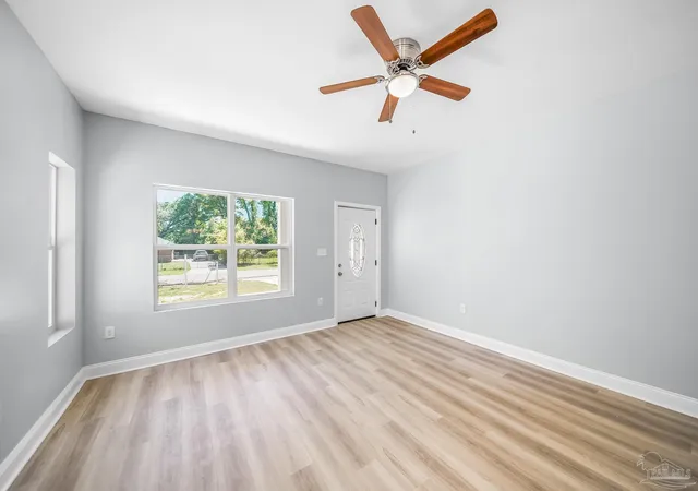 3rd image of 2318 W Lakeview Ave, Pensacola, FL 32505 | MLS# 639648