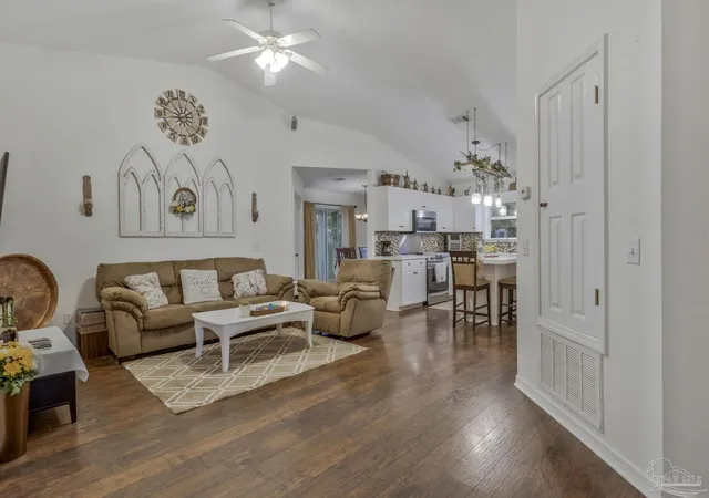 Photo 2 of Single family home for sale at 1195 Simpson St, Pensacola, FL 32526 | MLS# 685573 | Listing updated on 2026-09-24