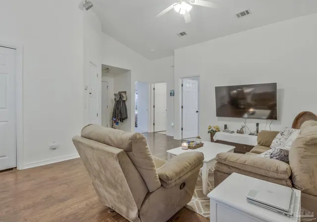 Photo 4 of Single family home for sale at 1195 Simpson St, Pensacola, FL 32526 | MLS# 685573 | Listing updated on 2026-09-24