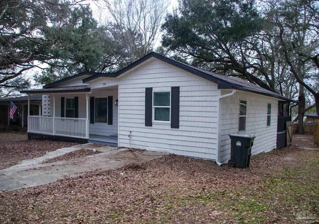 Photo 3 of Single family home for sale at 1006 Lake Ter Ave, Pensacola, FL 32505 | MLS# 678441 | Listing updated on 2026-06-22