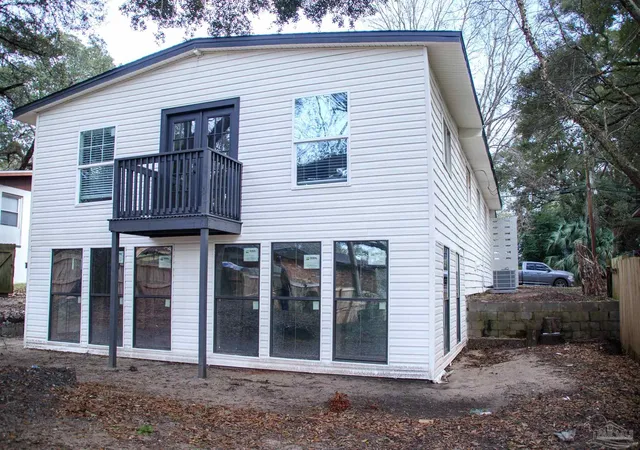Photo 3 of Single family home for sale at 1006 Lake Ter Ave, Pensacola, FL 32505 | MLS# 678441 | Listing updated on 2026-06-22