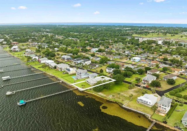Photo 3 of Single family home for sale at 3361 Edgewater Dr, Gulf Breeze, FL 32563 | MLS# 685265 | Listing updated on 2026-09-03