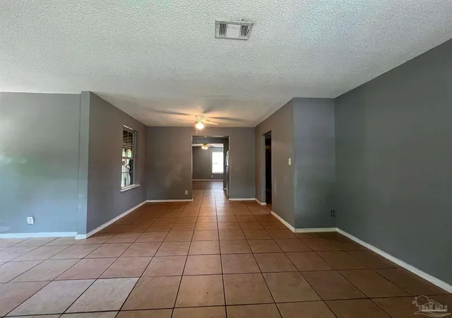 Photo 4 of Single family home for sale at 3315 W Lloyd St, Pensacola, FL 32505 | MLS# 688256 | Listing updated on 2026-09-10