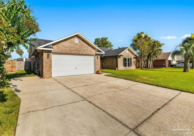 Photo 3 of Single family home for sale at 5013 Terra Lake Cir, Pensacola, FL 32507 | MLS# 687221 | Listing updated on 2026-08-26