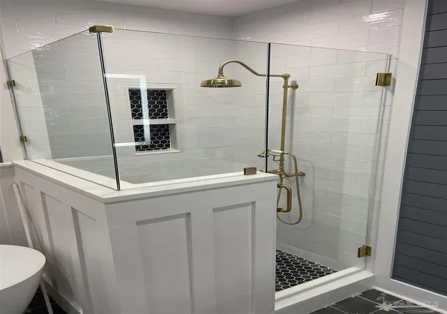 Photo 3 of Single family home for sale at 9252 Bell Ridge Dr, Pensacola, FL 32526 | MLS# 688278 | Listing updated on 2026-09-29