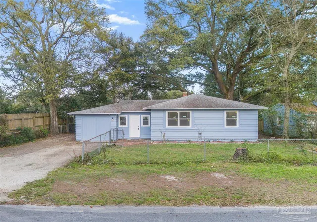 3rd image of 8 Mindoro Cir, Pensacola, FL 32507 | MLS# 679336
