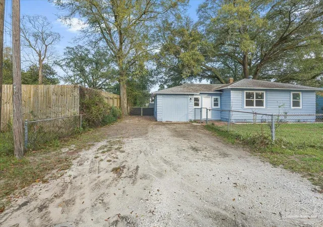 5th image of 8 Mindoro Cir, Pensacola, FL 32507 | MLS# 679336
