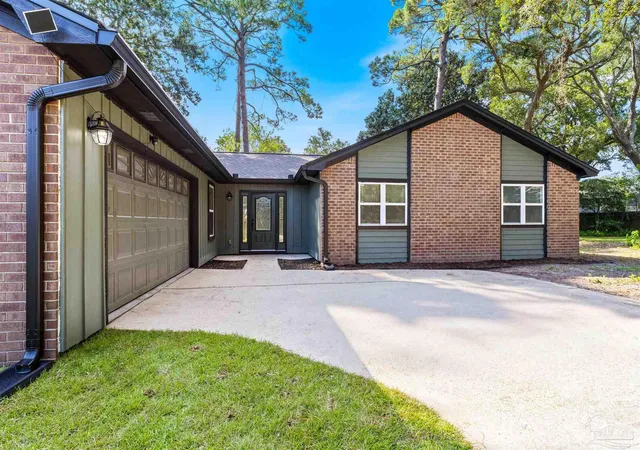 Photo 3 of Single family home for sale at 7855 Bay Meadows Dr, Pensacola, FL 32507 | MLS# 687879 | Listing updated on 2026-10-09