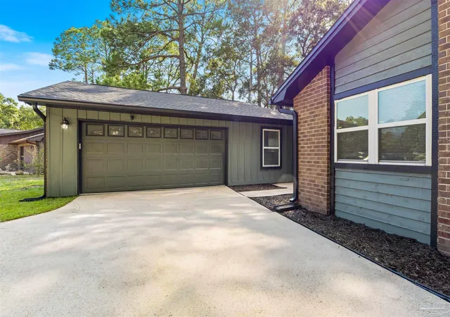 Photo 3 of Single family home for sale at 7855 Bay Meadows Dr, Pensacola, FL 32507 | MLS# 687879 | Listing updated on 2026-10-09