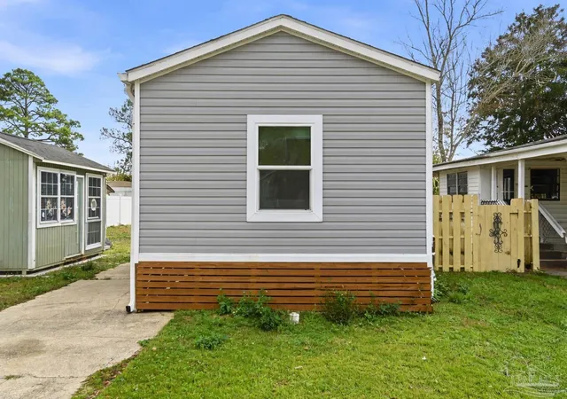 Photo 3 of Manufactured home for sale at 8513 San Juan Calzada, Pensacola, FL 32507 | MLS# 675869 | Listing updated on 2026-09-09