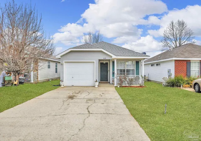 Photo 1 of Single family home for sale at 810 Hanover Dr, Pensacola, FL 32526 | MLS# 677521 | Listing updated on 2026-07-30