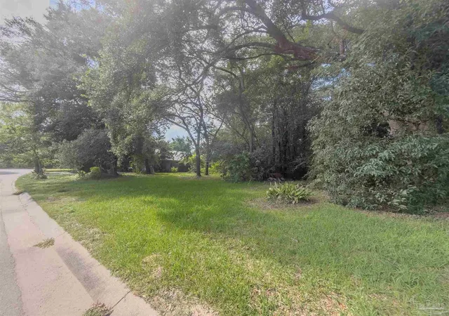 Homes for sale in Pensacola, FL | 410 Twin Lakes Dr, Pensacola, FL 32504 | MLS# 685693