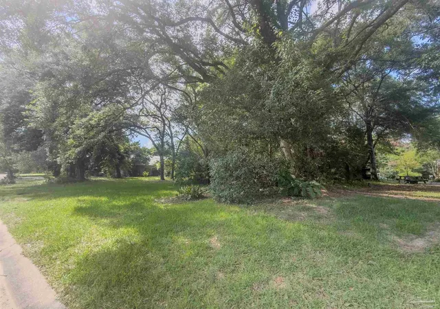 Homes for sale in Pensacola, FL | 410 Twin Lakes Dr, Pensacola, FL 32504 | MLS# 685693
