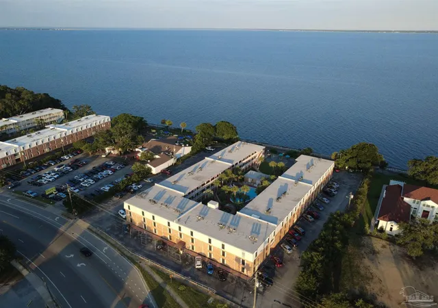 Homes for sale in Pensacola, FL | 600 Scenic Hwy, Pensacola, FL 32503 | Houzeo