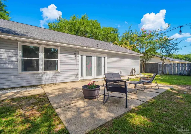 3rd image of 2724 Woodbury Ct, Navarre, FL 32566 | MLS# 684342