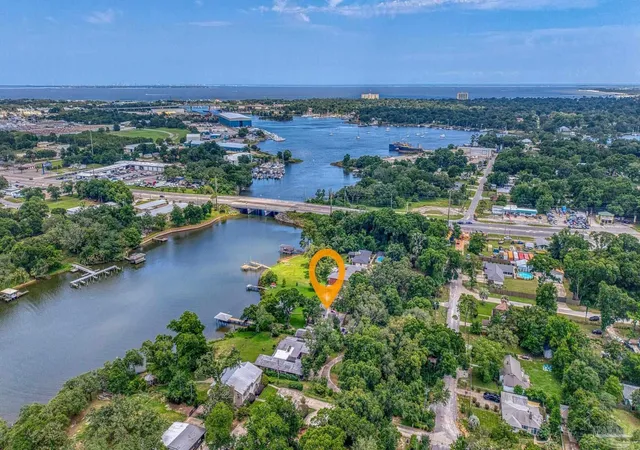 Homes for sale in Pensacola, FL | 208 Pinewood Ln, Pensacola, FL 32507 | MLS# 685685