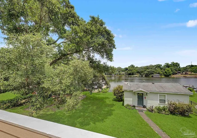 Homes for sale in Pensacola, FL | 208 Pinewood Ln, Pensacola, FL 32507 | MLS# 685685
