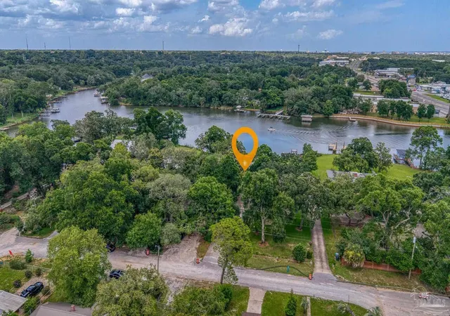 Homes for sale in Pensacola, FL | 208 Pinewood Ln, Pensacola, FL 32507 | MLS# 685685
