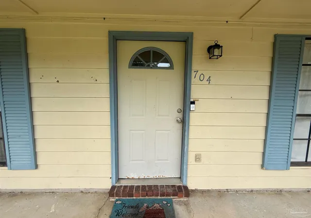 Photo 3 of Single family home for sale at 704 Brk Meadow Ln, Pensacola, FL 32514 | MLS# 684304 | Listing updated on 2026-07-29