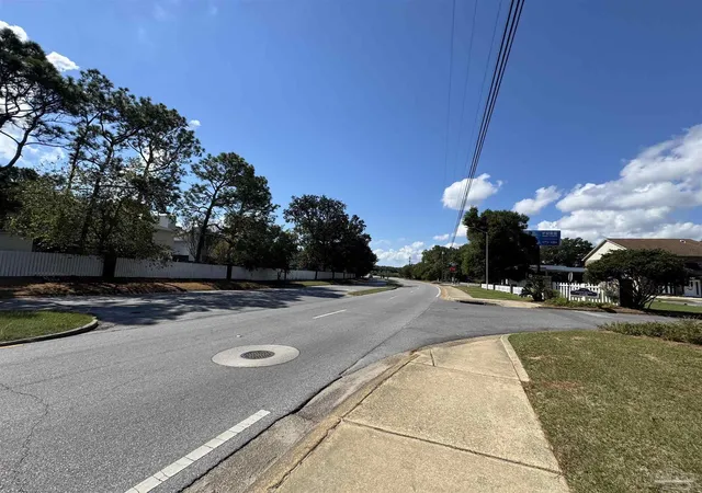 5th image of 3298 Summit Blvd #1, Pensacola, FL 32503 | MLS# 672511