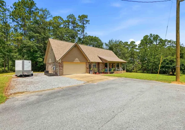 Photo 4 of Single family home for sale at 5820 Pamona St, Milton, FL 32583 | MLS# 685293 | Listing updated on 2026-10-07