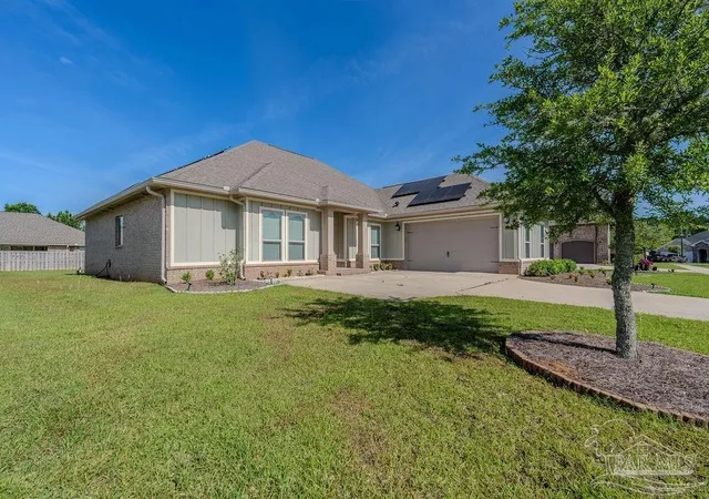 Photo 3 of Single family home for sale at 5928 Huntington Crk Blvd, Pensacola, FL 32526 | MLS# 682673 | Listing updated on 2026-09-28