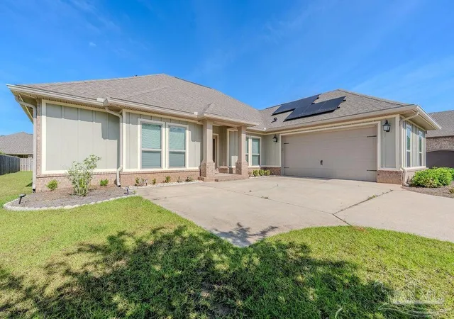Photo 4 of Single family home for sale at 5928 Huntington Crk Blvd, Pensacola, FL 32526 | MLS# 682673 | Listing updated on 2026-09-28