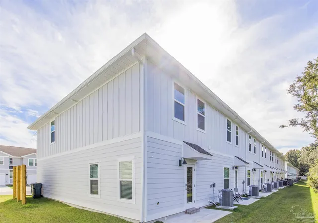 Photo 3 of Townhouse for sale at 1575 Iroquois Ct, Pensacola, FL 32534 | MLS# 685752 | Listing updated on 2026-09-10