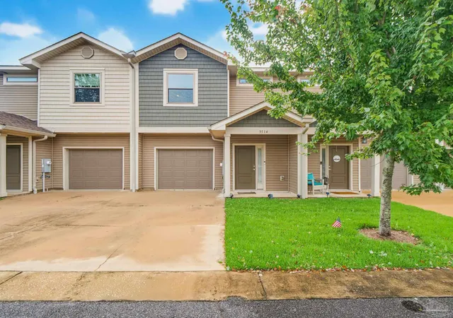 Townhouse for sale at 3514 Mossy Oak Villas Cir, Pensacola, FL 32514 | MLS# 684813