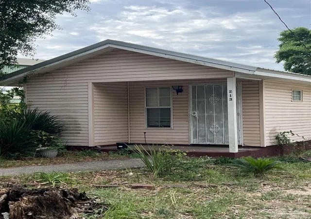 Photo 1 of Single family home for sale at 213 E Lakeview Ave, Pensacola, FL 32503 | MLS# 681485 | Listing updated on 2026-10-29