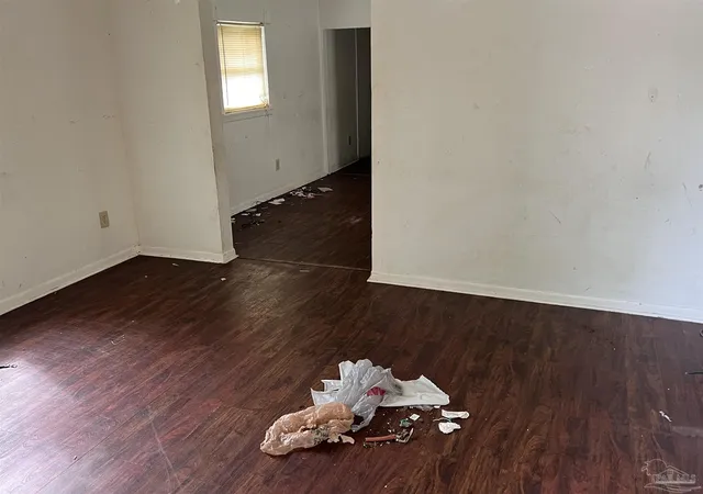Photo 2 of Single family home for sale at 213 E Lakeview Ave, Pensacola, FL 32503 | MLS# 681485 | Listing updated on 2026-10-29