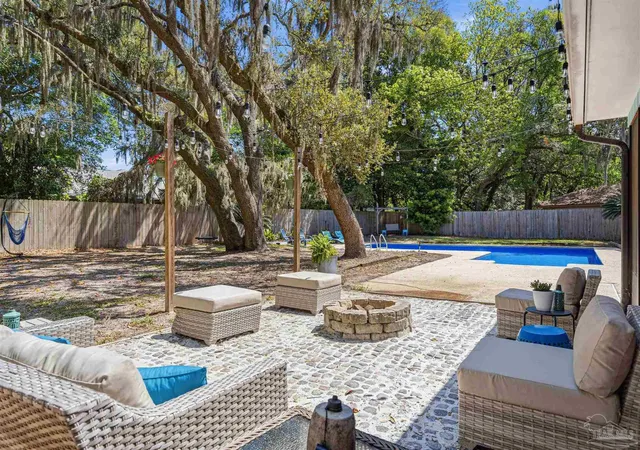 Photo 3 of Single family home for sale at 1555 Oak Shore Dr, Gulf Breeze, FL 32563 | MLS# 681770 | Listing updated on 2026-08-14