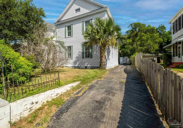 2nd image of 902 E Blount St, Pensacola, FL 32503 | MLS# 668632
