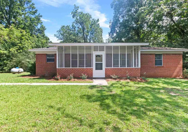 Homes for sale in Flomaton, AL | 440 Hart Farm Road, Flomaton, AL 36441 | MLS# 685143