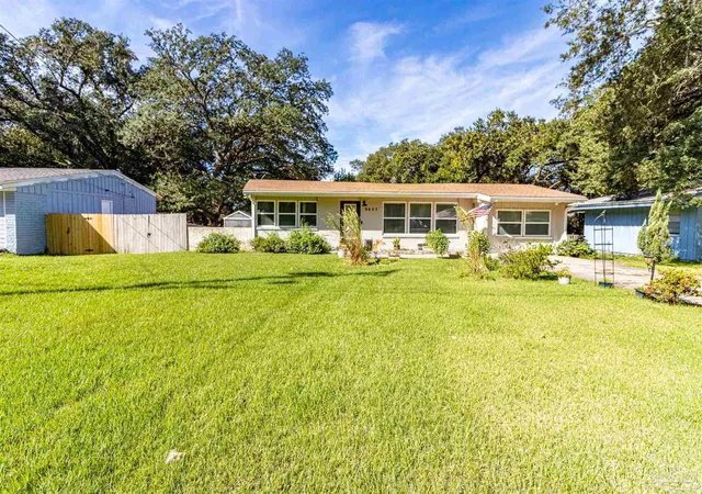 Photo 2 of Single family home for sale at 5607 Fairview Dr, Pensacola, FL 32505 | MLS# 672901 | Listing updated on 2026-09-11