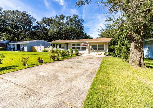 Photo 4 of Single family home for sale at 5607 Fairview Dr, Pensacola, FL 32505 | MLS# 672901 | Listing updated on 2026-09-11