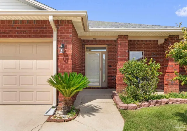 Photo 3 of Single family home for sale at 6018 Patch Ln, Pensacola, FL 32526 | MLS# 681324 | Listing updated on 2026-08-15