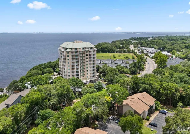 Listing Photo 2 - Condo for sale in building located at 1700 Scenic Hwy, Pensacola, FL 32503 - Unit #202