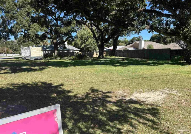 Photo 4 of Sale Pending at 4000 Creighton Rd, Pensacola, FL 32504 | MLS# 673312 | Listing updated on 2026-01-02