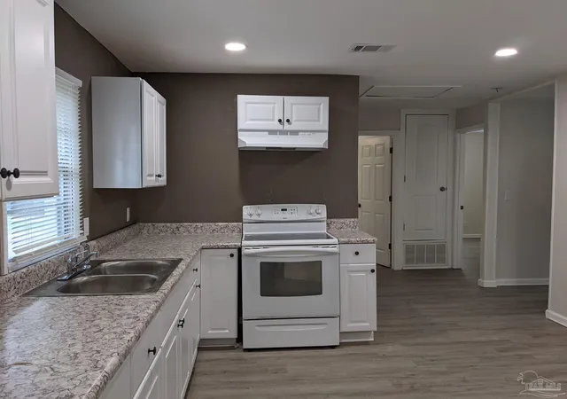 4th image of 8320 Binkley St, Pensacola, FL 32514 | MLS# 683322