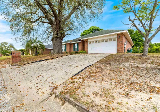 Photo 3 of Single family home for sale at 7191 Rampart Way, Pensacola, FL 32505 | MLS# 681010 | Listing updated on 2026-09-17