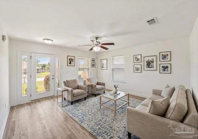 Photo 3 of Single family home for sale at 3024 Enclave Ct, Gulf Breeze, FL 32563 | MLS# 683802 | Listing updated on 2026-09-16