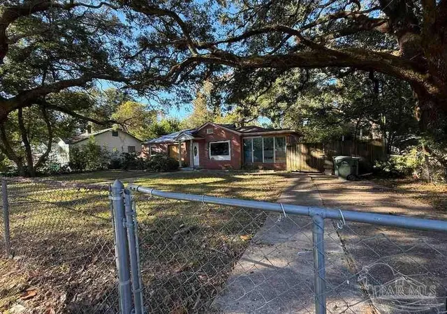 Homes for sale in Pensacola, FL | 3914 W Gadsden St, Pensacola, FL 32505 | MLS# 685343