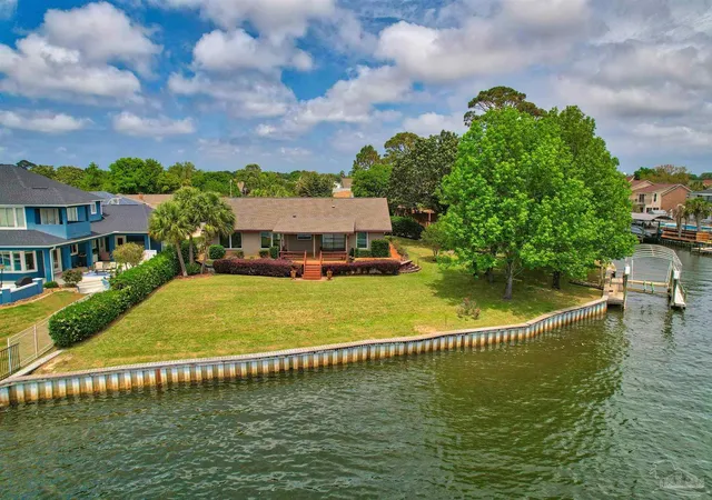 Single family home for sale at 1090 Park Ln, Gulf Breeze, FL 32563 | MLS# 663480