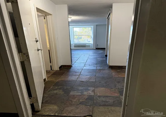 3rd image of 224 E Garden St #308, Pensacola, FL 32502 | MLS# 682170