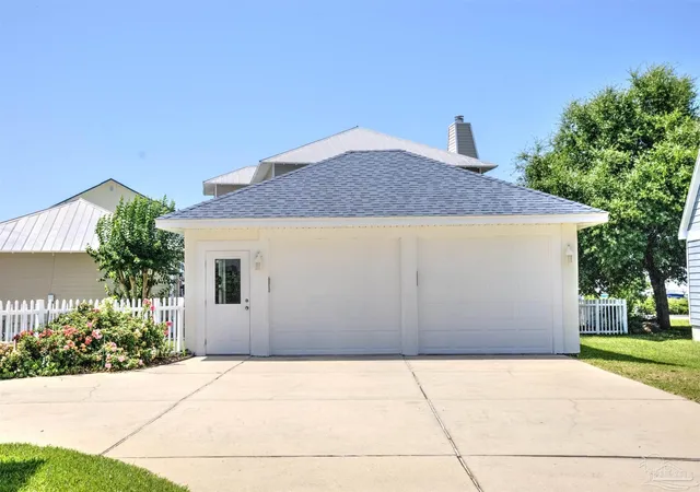 Photo 4 of Single family home for sale at 4043 Moonraker Dr, Pensacola, FL 32507 | MLS# 683105 | Listing updated on 2026-09-29