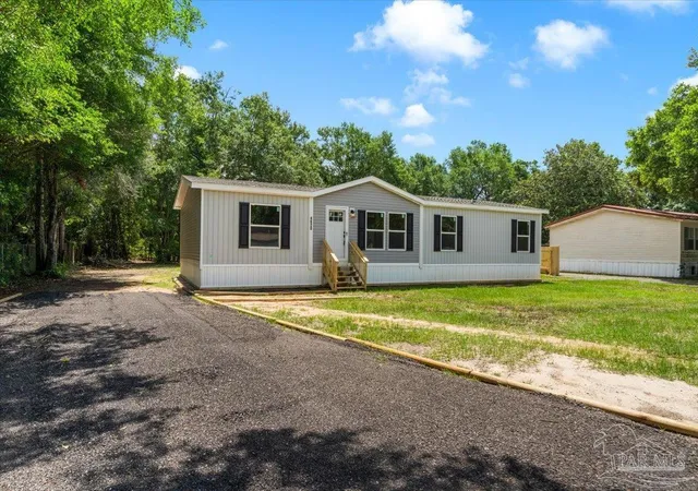 Homes for sale in Pace, FL | 4620 Garllum Dr, Pace, FL 32571 | MLS# 683517