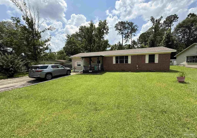 Homes for sale in Flomaton, AL | 1714 Pine St, Flomaton, AL 36441 | MLS# 685638